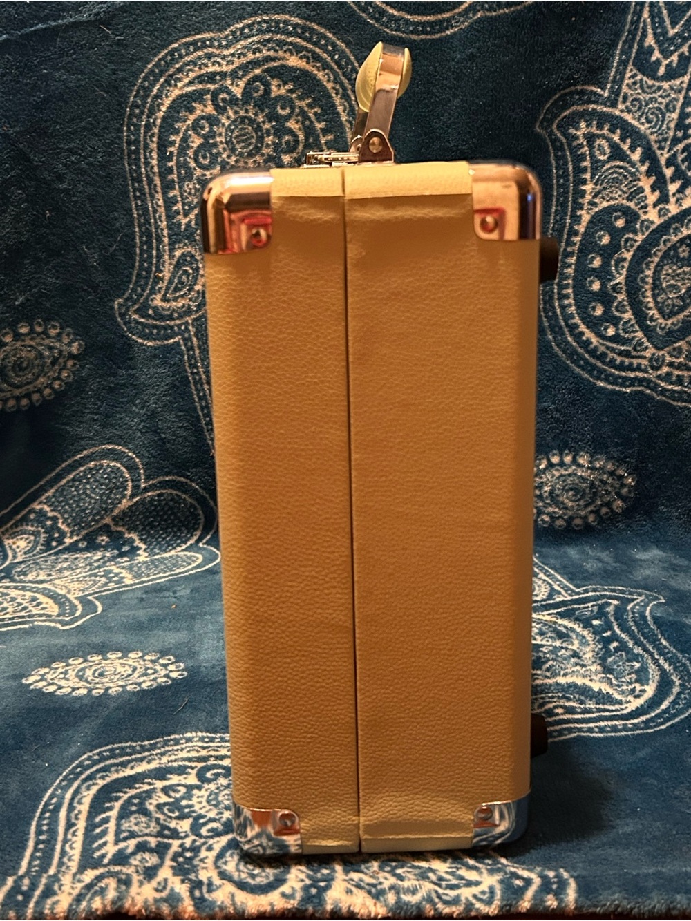 Crosley Cream Portable Record Player Case with Top Handle - Picture 5 of 12